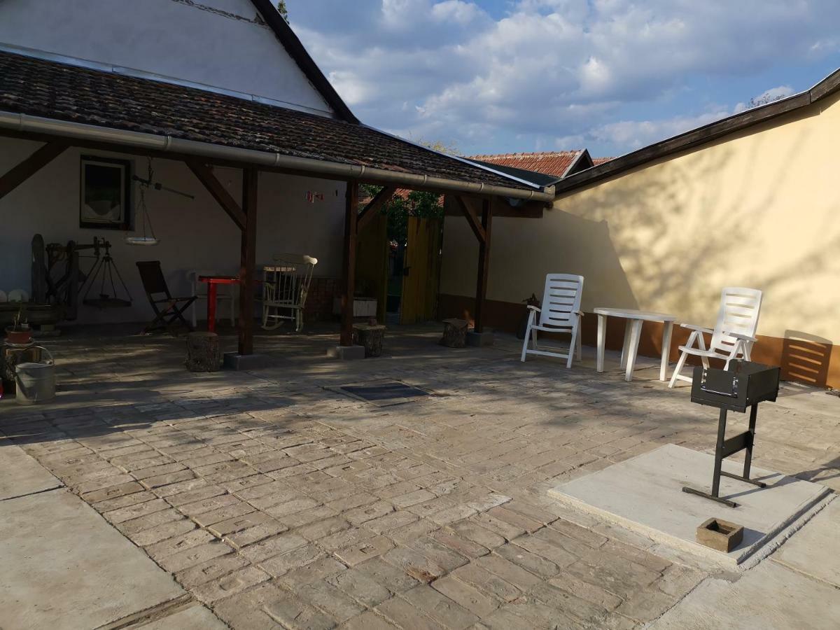 Harsfak Villa Mezokovacshaza Exterior photo